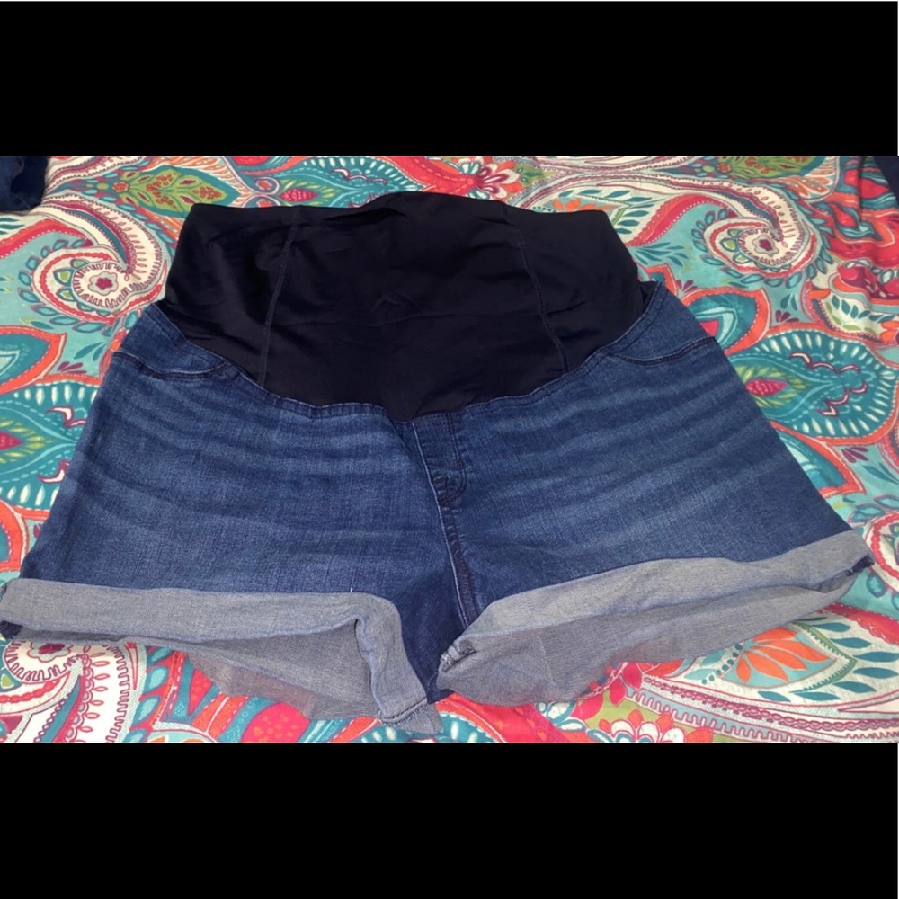 Maternity shorts